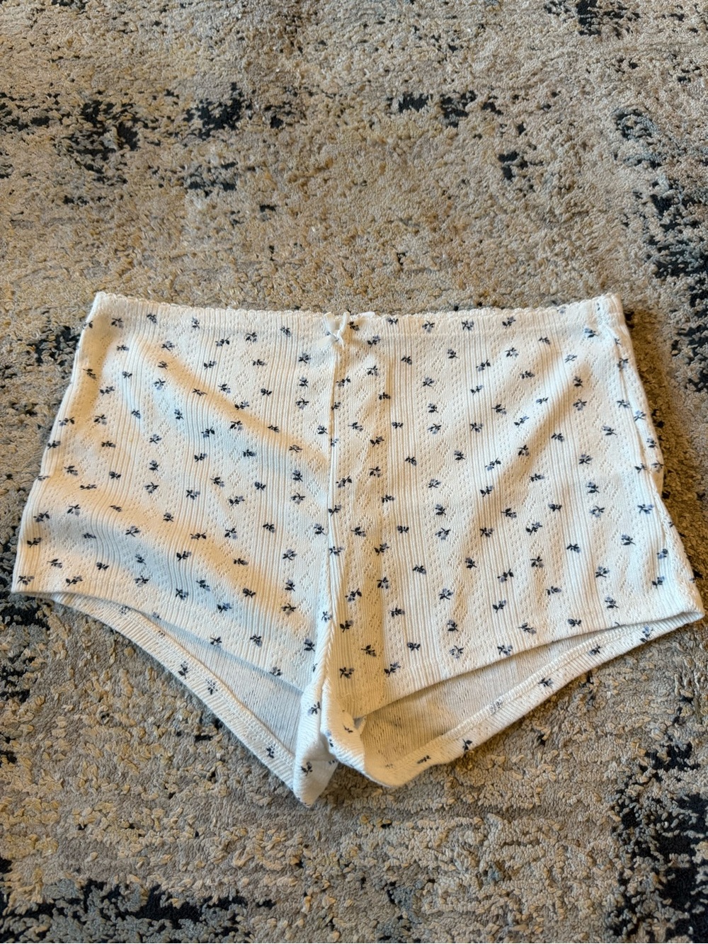 Garage white floral shorts size small